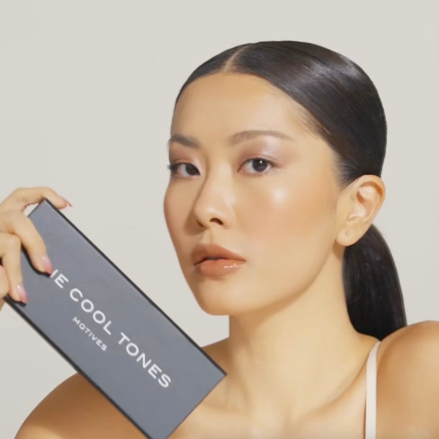 Motives冷魅12色眼影盤