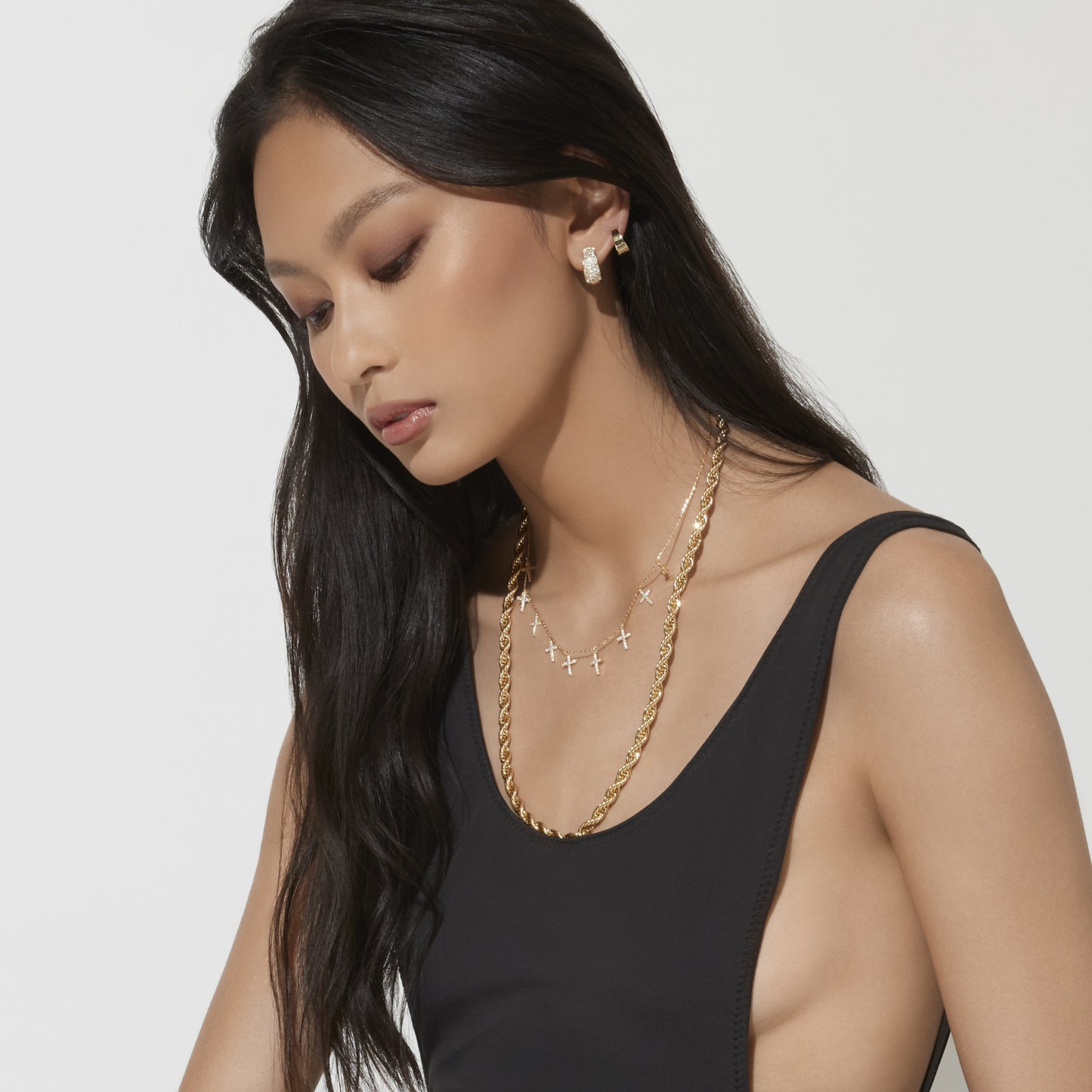 KOURTNEY – Nine Cross Necklace