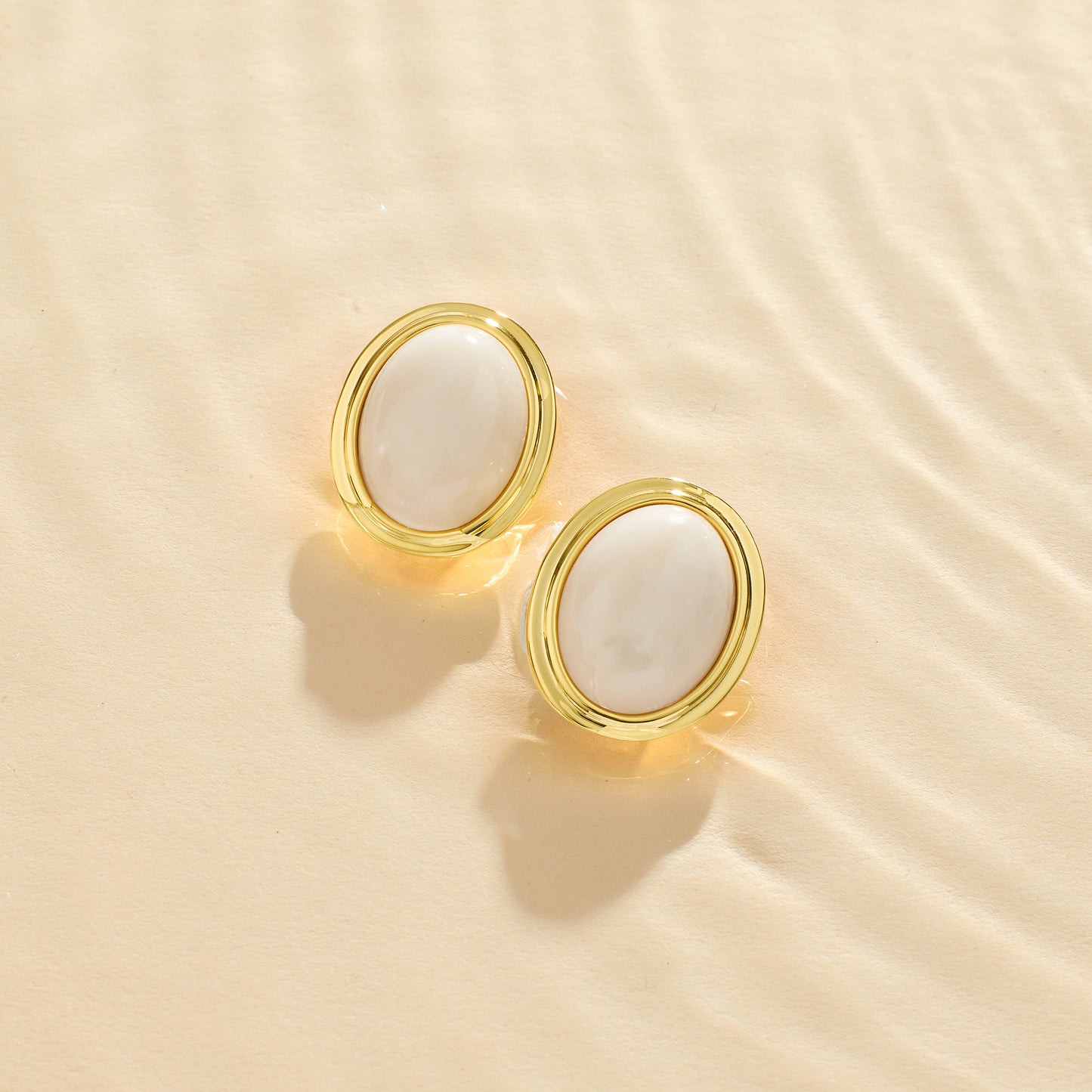 MAEVE – Oval Cream Opal Clip-on Earrings