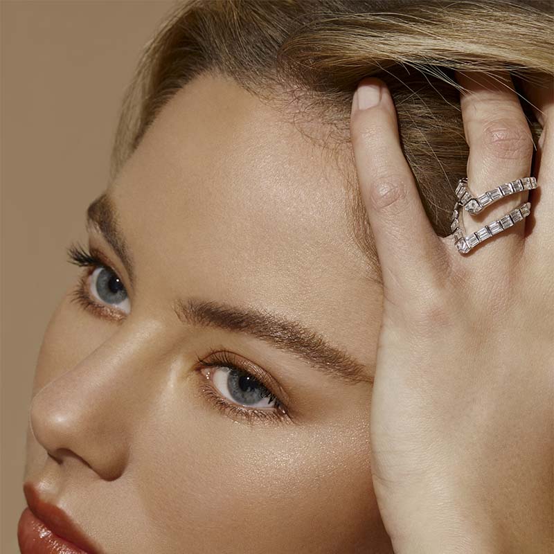 GAIA - V Shaped Baguette Ring