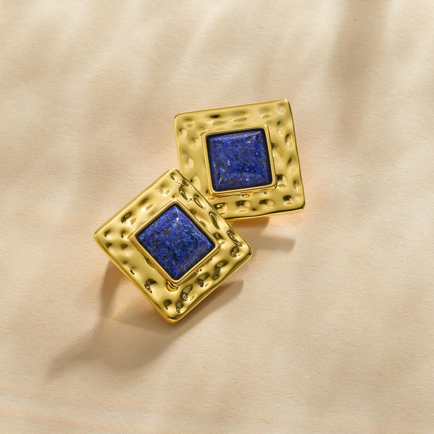 MARINA – Lapis Lazuli Square Hammered Clip-on Earrings